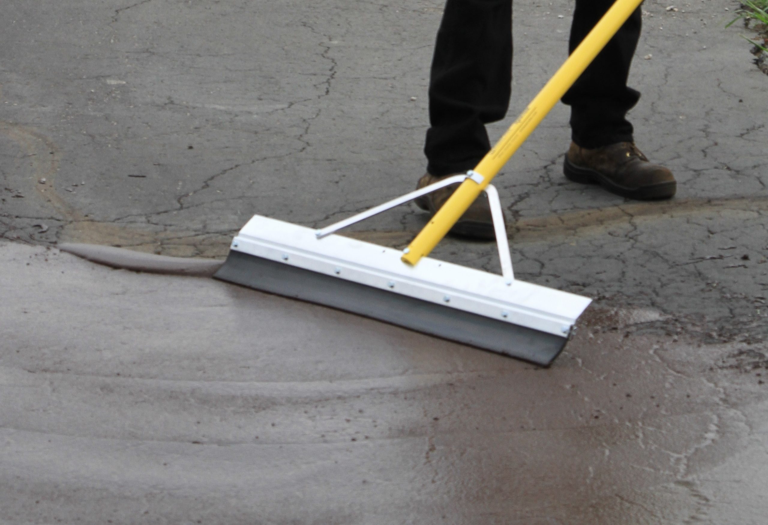 GatorPave Application | Parking Lots | SealMaster Application of SealMaster GatorPave trowelable patching material on a parking lot.