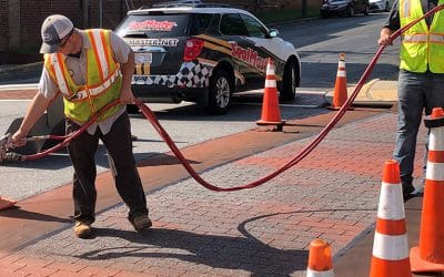 Madison, NC, refresca crosswalks – salva los dólares de los contribuyentes que realizan trabajo interno
